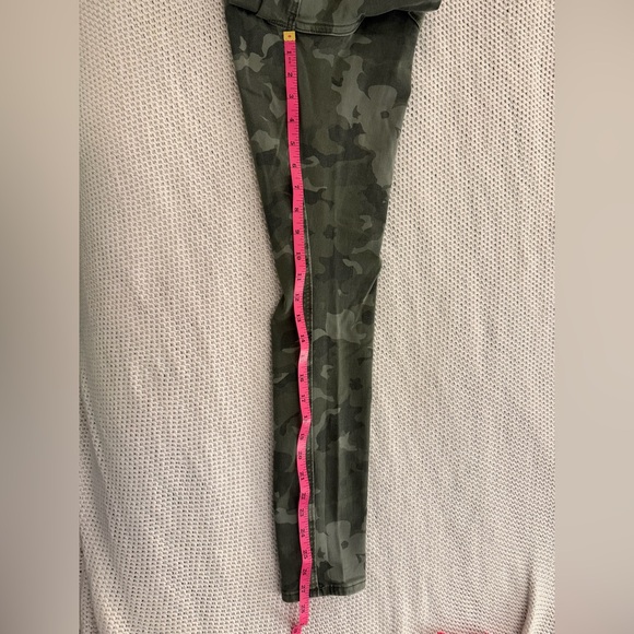 Old Navy Camouflage Super Skinny Jeans - Picture 6 of 6